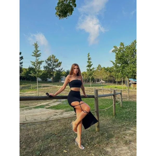 Kadın Büstiyer Ve Yüksek Bel Bacak Dekolteli Bağcık Detay idi Etek Ikili Takım