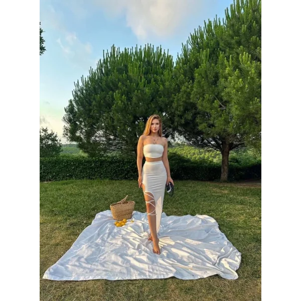 Kadın Büstiyer Ve Yüksek Bel Bacak Dekolteli Bağcık Detay idi Etek Ikili Takım