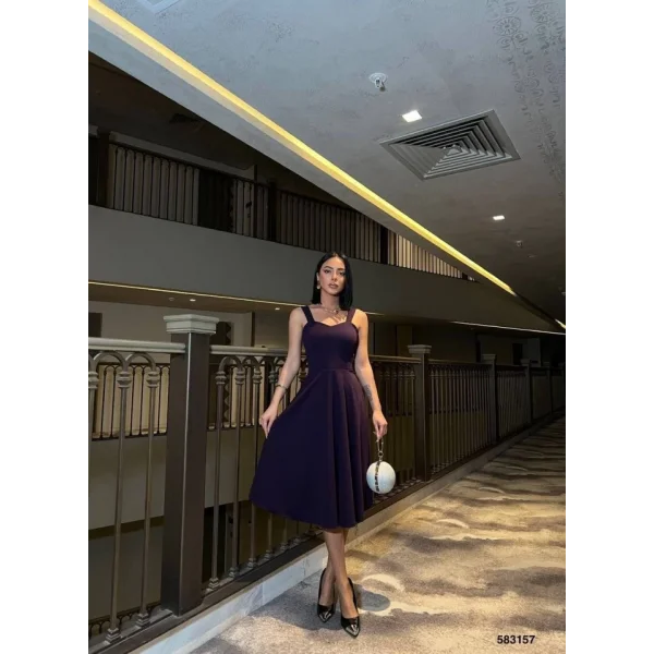 Kadın Dalgıç Krep Kumaş Kalp Yaka Askılı Midi Boy Elbise