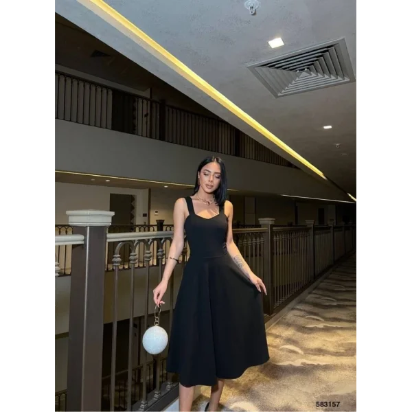 Kadın Dalgıç Krep Kumaş Kalp Yaka Askılı Midi Boy Elbise