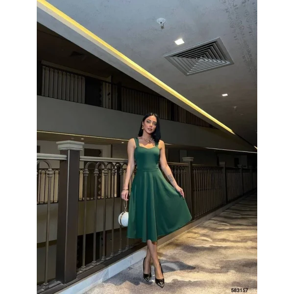 Kadın Dalgıç Krep Kumaş Kalp Yaka Askılı Midi Boy Elbise