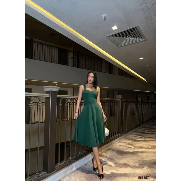 Kadın Dalgıç Krep Kumaş Kalp Yaka Askılı Midi Boy Elbise