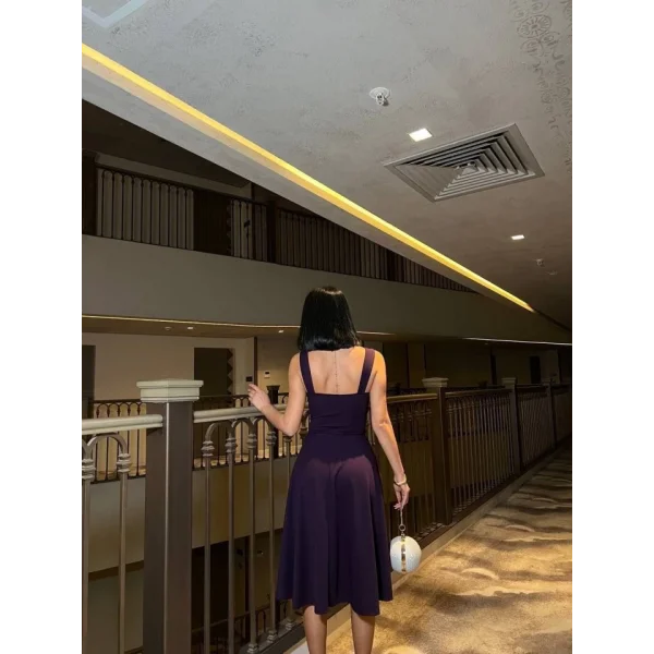 Kadın Dalgıç Krep Kumaş Kalp Yaka Askılı Midi Boy Elbise