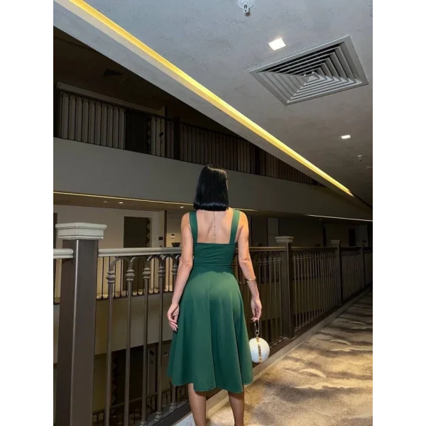 Kadın Dalgıç Krep Kumaş Kalp Yaka Askılı Midi Boy Elbise