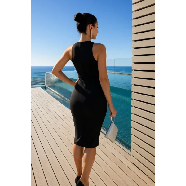 Kadın Dalgıç Kumaş Dekolte Detaylı Halter Yaka Midi Boy Elbise