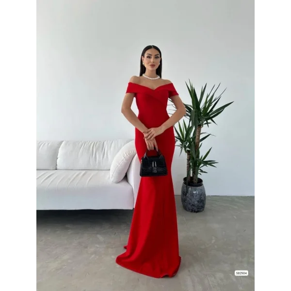 Kadın Dalgıç Kumaş Kayık Yaka Ve Dekolte Detaylı Elbise