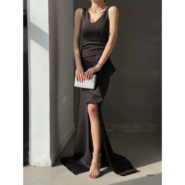 Kadın Eteği Volanlı V Yaka Yırtmaçlı Elbise