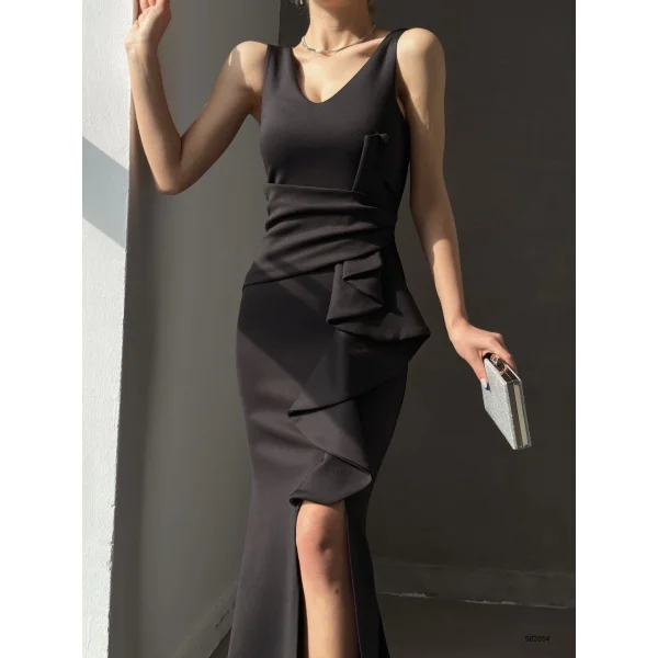 Kadın Eteği Volanlı V Yaka Yırtmaçlı Elbise