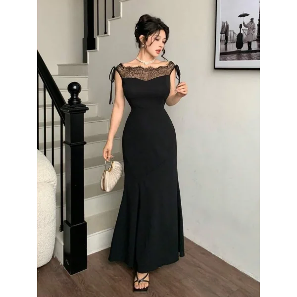 Kadın Göğüs Ve Yakası Dantel Detaylı Kayık Yaka Görünümlü Uzun Ithal Krep Elbise