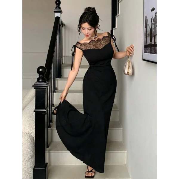 Kadın Göğüs Ve Yakası Dantel Detaylı Kayık Yaka Görünümlü Uzun Ithal Krep Elbise