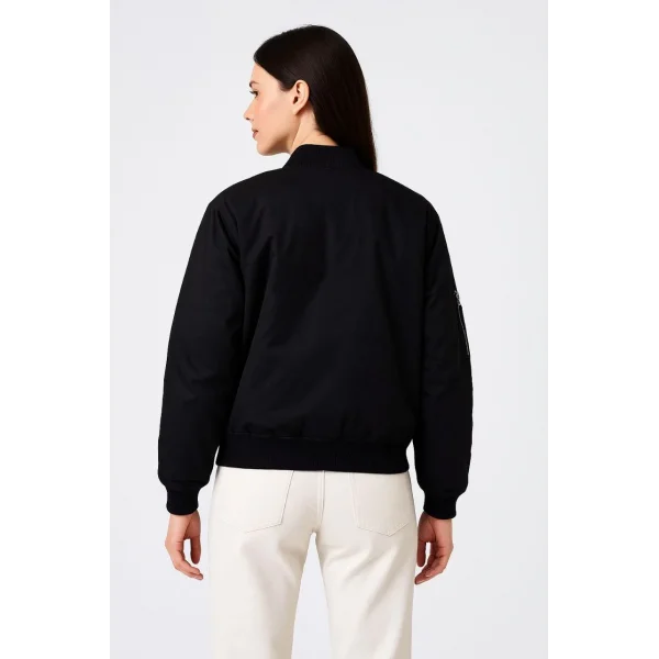 Kadın Bomber Mont Ceket – Fermuarlı, Kapitone İçi Astarlı, Su İtici Kumaş, Regular Fit, Yandan Cepli, Günlük Bahar & Kış Şık Rahat Stil - Siyah