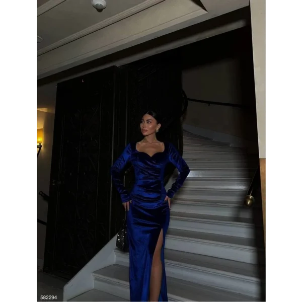 Kadın Kadife Kumaş Kalp Yaka Yırtmaç Detaylı axi Boy Elbise