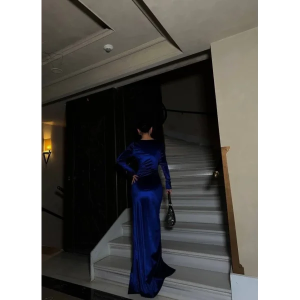 Kadın Kadife Kumaş Kalp Yaka Yırtmaç Detaylı axi Boy Elbise