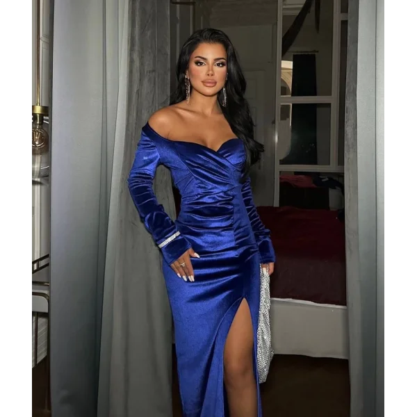 Kadın Kadife Kumaş Kalp Yaka Yırtmaç Detaylı axi Boy Elbise