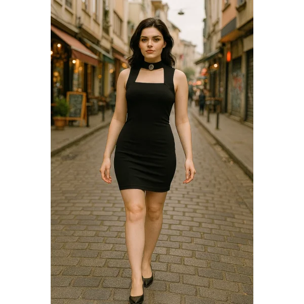 Kadın Kare Yaka Taş Detaylı Yaka Aksesuarlı Sandy Kumaş Fırsat Ürün Diz Üstü Elbise