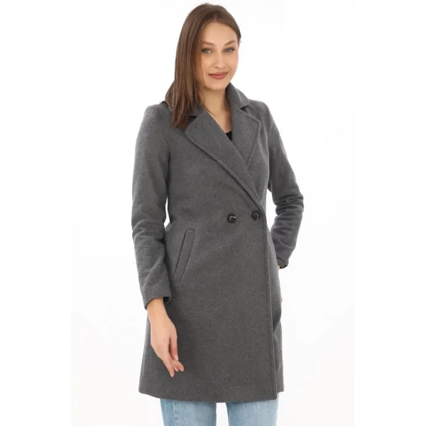 Kadın Kaşe Kaban – Siyah Yünlü Dokuma, Kruvaze Yaka, Astarlı, Cepli, Kuşaklı Uzun Boy Tesettür Uyumlu Kışlık Şık Kaban - Füme