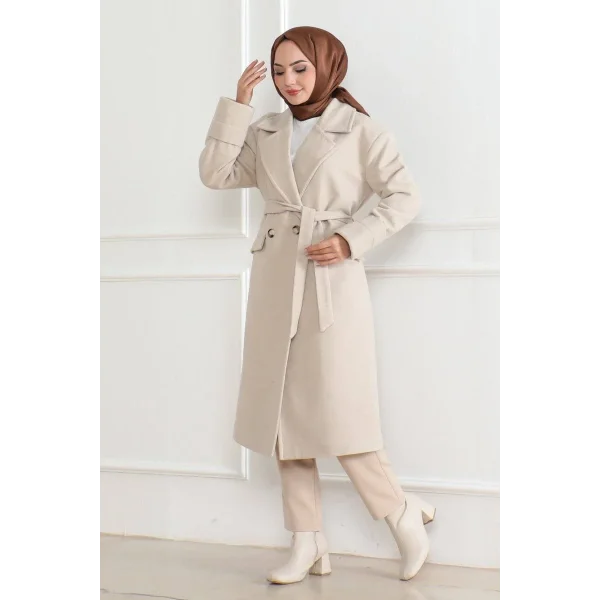 Kadın Kaşe Kaban – Uzun Boy Kruvaze Yaka Kuşaklı Tesettür Kaşe Kışlık Kaban, Astarlı Şık Yünlü Dokuma Oversize Rahat Kalıp Cepli Düğmeli Modern Kap Modeli - Bej
