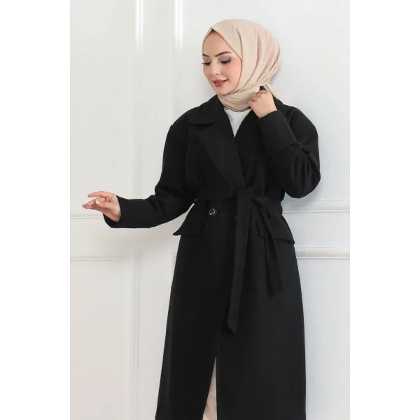 Kadın Kaşe Kaban – Uzun Boy Kruvaze Yaka, Kuşaklı Tesettür Kışlık Kaban, Astarlı Şık Yünlü Dokuma Oversize Rahat Kalıp, Cepli Modern Kaşe Mont Modeli - Siyah