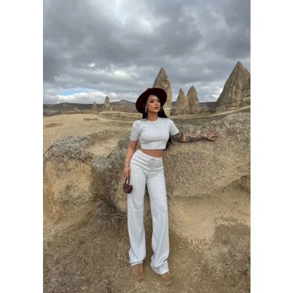 Kadın Kısa Kollu Bluz Ve Yüksek Bel Bol Baça Pantolon Ikili Takım