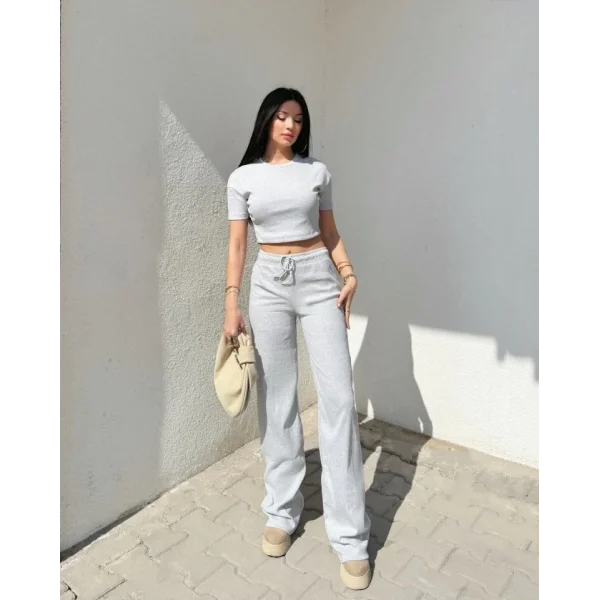 Kadın Kısa Kollu Bluz Ve Yüksek Bel Bol Baça Pantolon Ikili Takım