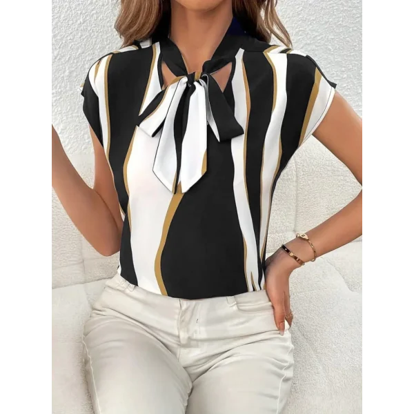 Kadın Kısa Kollu Boyundan Bağlamalı Desenli Dokuma Bluz