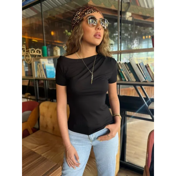 Kadın Kısa Kollu Tek Omuzu Açık Büzgülü Viskon Bluz