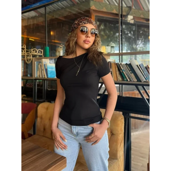 Kadın Kısa Kollu Tek Omuzu Açık Büzgülü Viskon Bluz