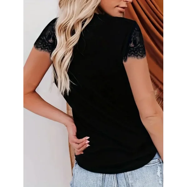 Kadın Kısa Kollu V Yaka önü Düğmeli Dantel Detay Viskon Bluz