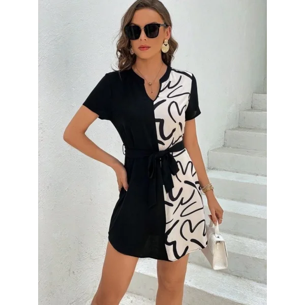Kadın Kısa Kollu V Yakalı çift Renkli Desenli Beli Kuşaklı Atlas Elbise