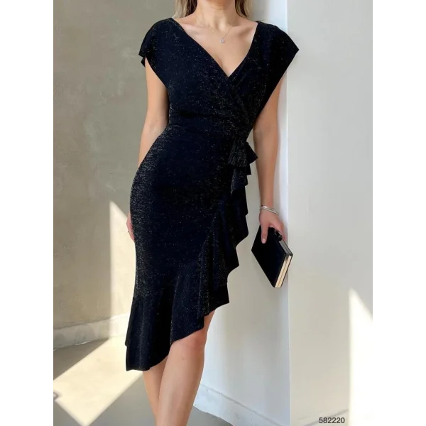 Kadın Kolsuz Göğüs Dekolteli Kruvaze Yaka Asimetrik Kesim Volan Detaylı Simli Krep Kumaş Elbise