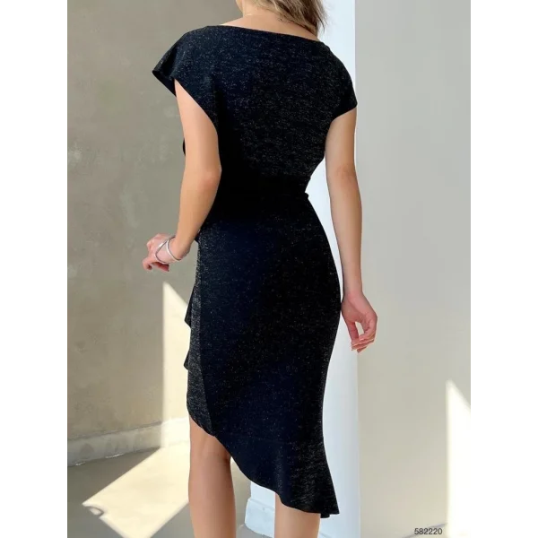 Kadın Kolsuz Göğüs Dekolteli Kruvaze Yaka Asimetrik Kesim Volan Detaylı Simli Krep Kumaş Elbise