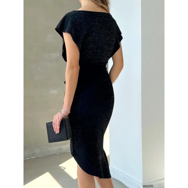 Kadın Kolsuz Göğüs Dekolteli Kruvaze Yaka Asimetrik Kesim Volan Detaylı Simli Krep Kumaş Elbise