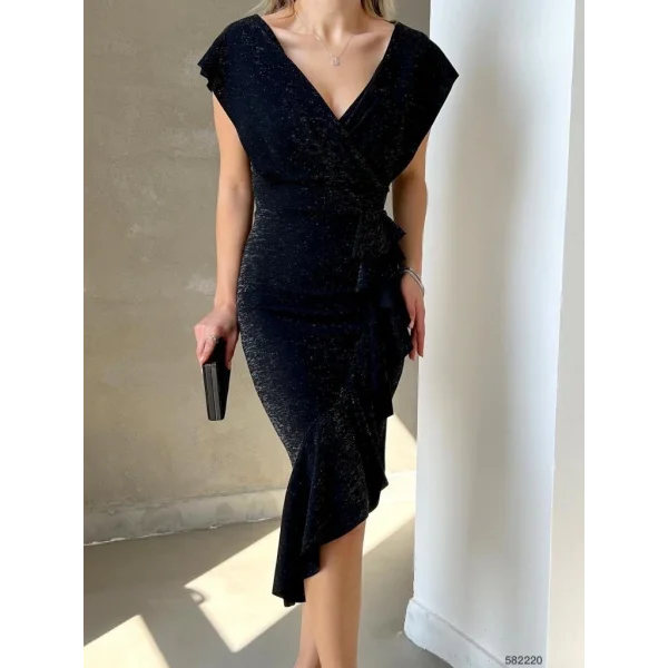 Kadın Kolsuz Göğüs Dekolteli Kruvaze Yaka Asimetrik Kesim Volan Detaylı Simli Krep Kumaş Elbise