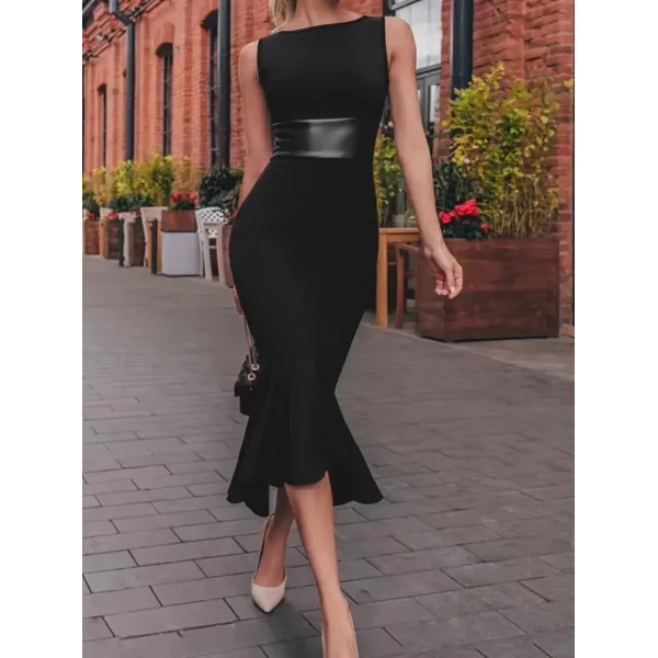 Kadın Kolsuz Kayık Yaka Beli Deri Detaylı Krep Elbise