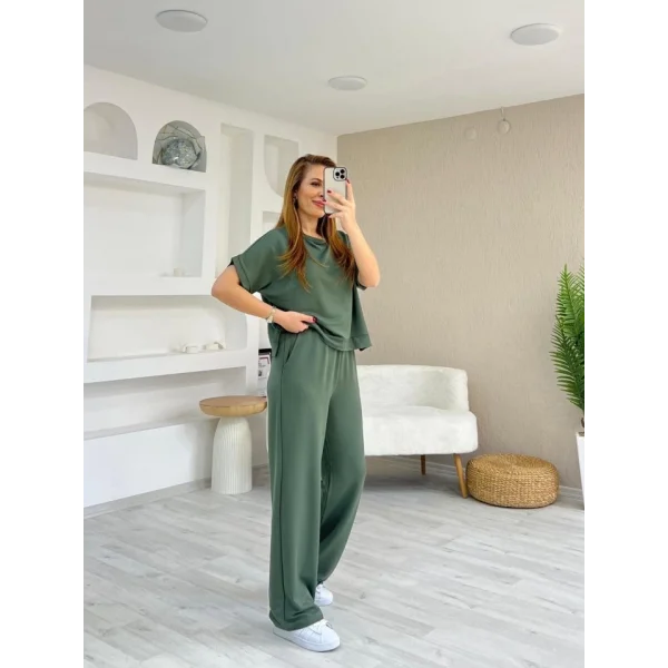Kadın Modal Kumaş V Yaka Tişört Ve Bol Kesim Pantolon Ikili Takım