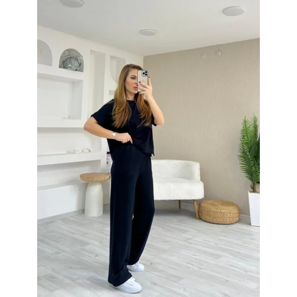 Kadın Modal Kumaş V Yaka Tişört Ve Bol Kesim Pantolon Ikili Takım