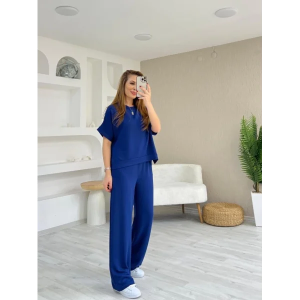 Kadın Modal Kumaş V Yaka Tişört Ve Bol Kesim Pantolon Ikili Takım