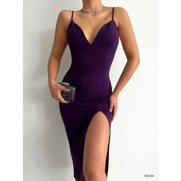 Kadın Omuz Askılı Göğüs Ve Bacak Dekolteli idi Boy Elbise