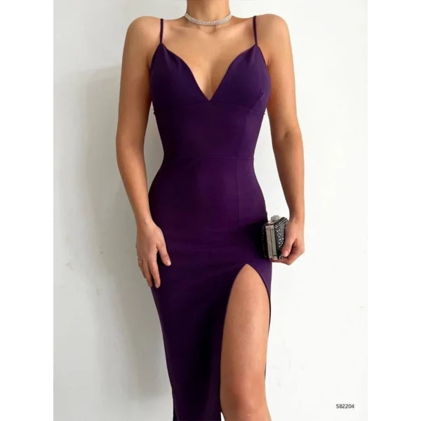 Kadın Omuz Askılı Göğüs Ve Bacak Dekolteli idi Boy Elbise