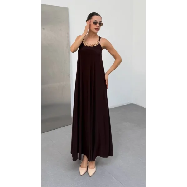 Kadın Omuz Askılı Kuş Gözü Zincir Detay Sandy Kumaş Maxi Boy Elbise