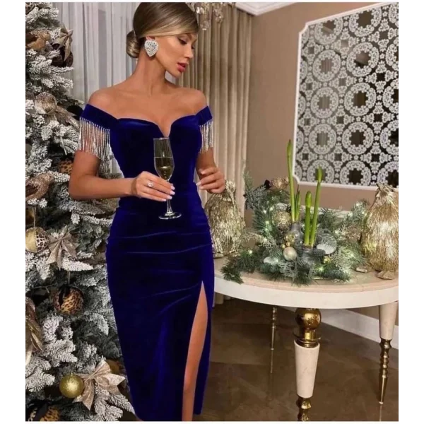 Kadın Omuz Askılı Zincir Detay Maxi Boy Yırtmaçlı Kadife Elbise