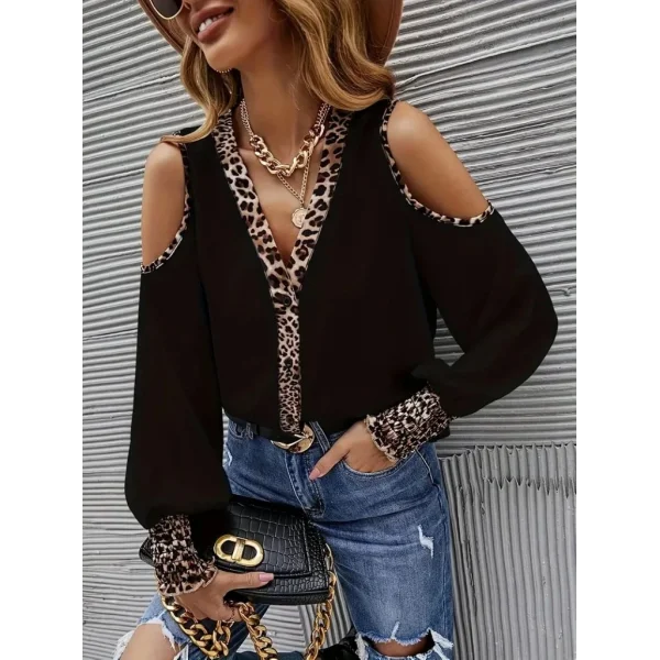 Kadın Omuzlardan Açık Yakalı önden Düğmeli Leopar Detaylı Sandy Bluz