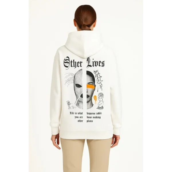 Kadın Oversize Üç İplik Şardonlu Kapüşonlu Sweatshirt – Beyaz “Other Lives” Ön ve Arka Baskılı, Kanguru Cepli, Ribanalı Rahat Kışlık Model Beyaz