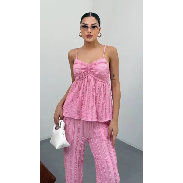 Kadın Pembe  Dokulu Askılı Üst Ve Bol Paça Pantolon 2’li Takım