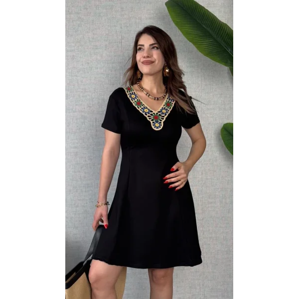 Kadın Penye Kumaş Çiçek Desenli Nakışlı Elbise