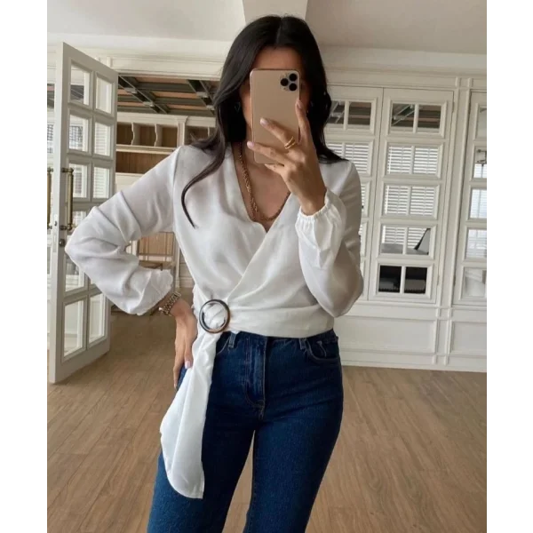 Kadın Saten Kumaş V Yaka Toka Detaylı Bluz