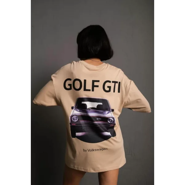 Kadın Oversize Baskılı Tişört – Golf GTI Retro Araba Desenli, Ön & Arka Dijital Baskı, Sokak Modası Stil - Bej