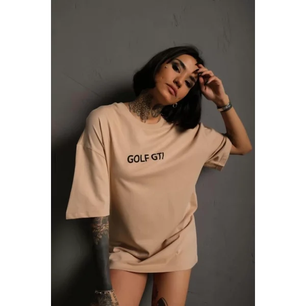 Kadın Oversize Baskılı Tişört – Golf GTI Retro Araba Desenli, Ön & Arka Dijital Baskı, Sokak Modası Stil - Bej