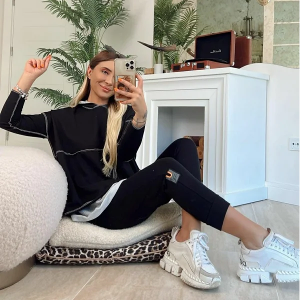 Kadın Siyah Kapşonlu Etek Ucu Detay Arma Ters Dikiş Gorunumlu Ikili Takım