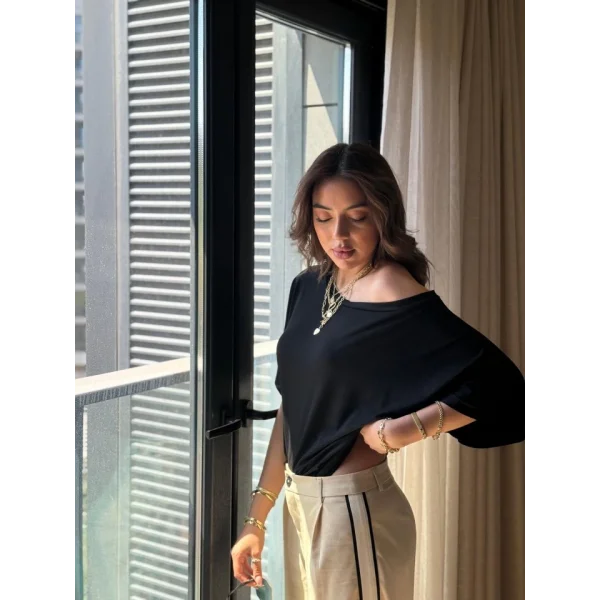 Kadın Tek Omuzu Açık Kısa Kollu Salaş Viskon Bluz